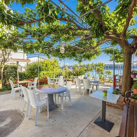 Coastal Comfort With Balcony Rab Town
