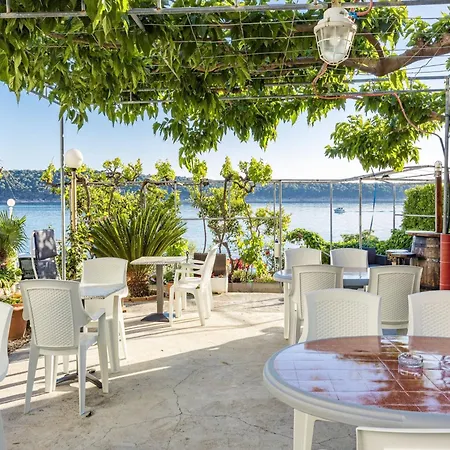 Apartman Coastal Comfort With Balcony Rab Town