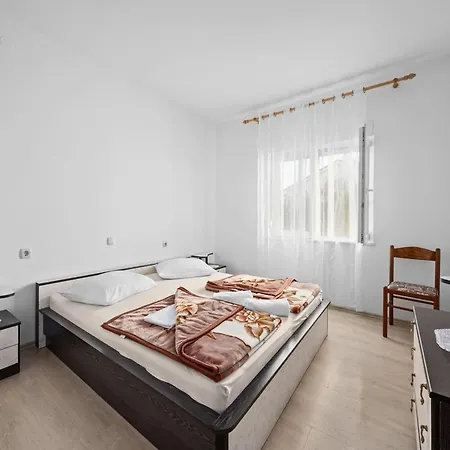Coastal Comfort With Balcony Rab Town