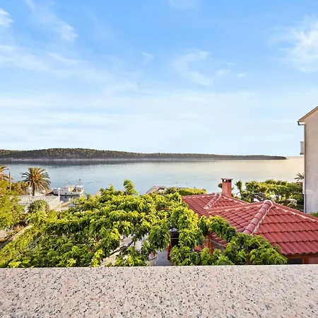 Coastal Comfort With Balcony * Rab Town