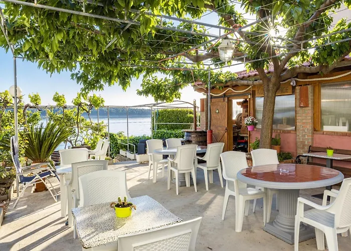 Coastal Comfort With Balcony Apartment *