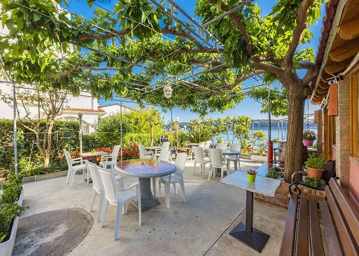Coastal Comfort With Balcony Rab Town