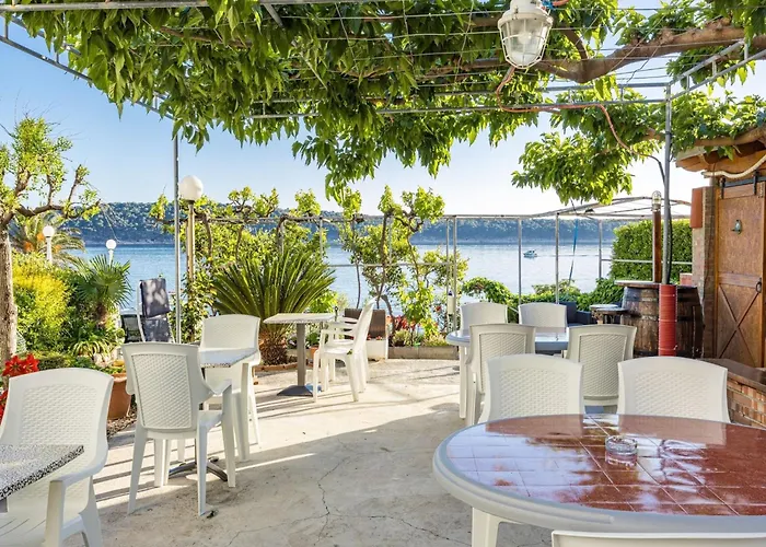 Apartment Coastal Comfort With Balcony Rab Town