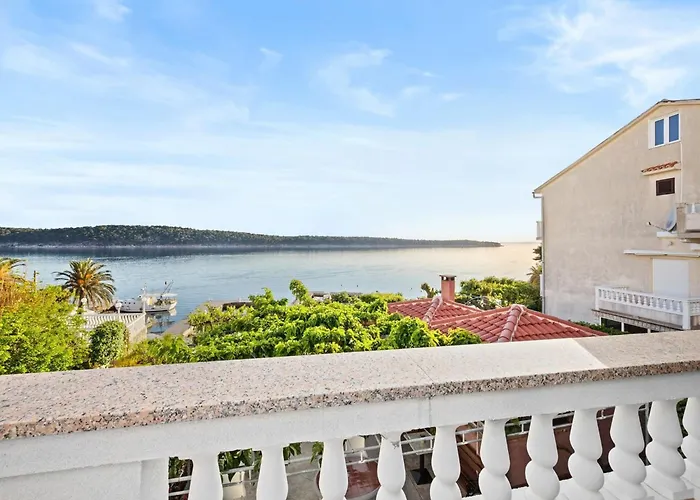 Apartment Coastal Comfort With Balcony