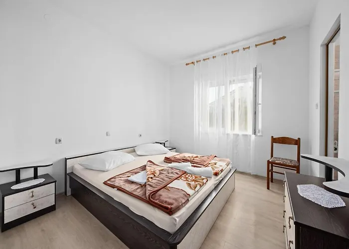 Coastal Comfort With Balcony Rab Town