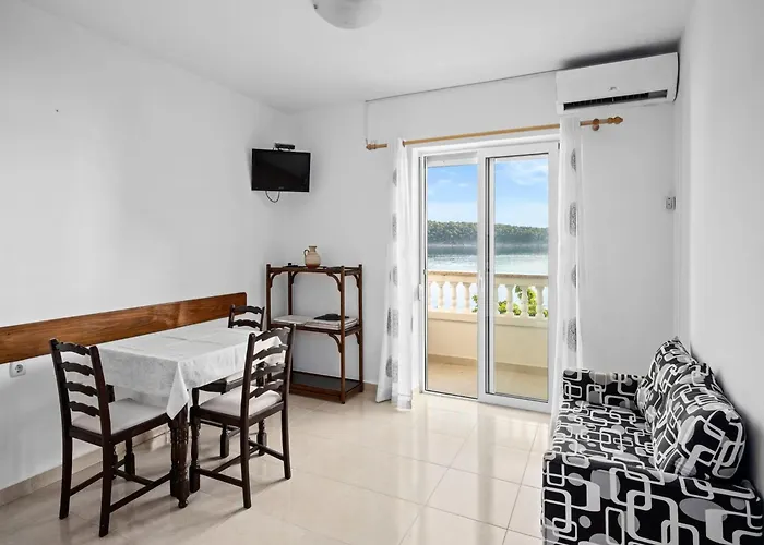Apartment Coastal Comfort With Balcony *