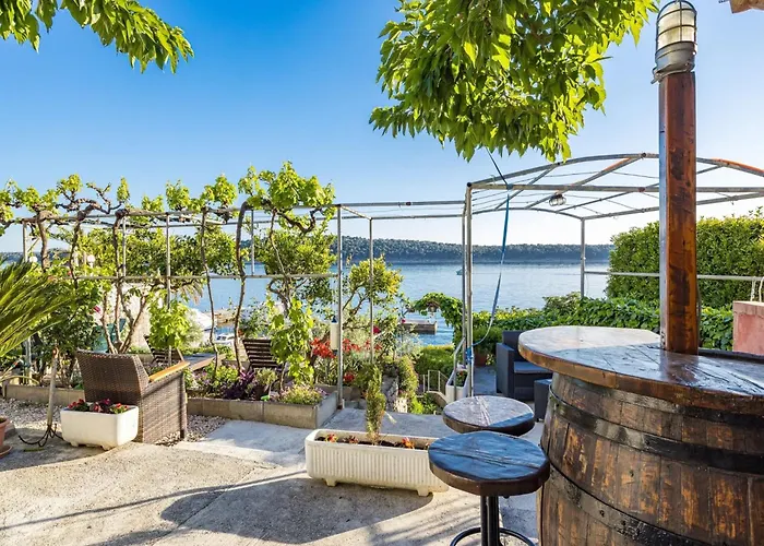 Coastal Comfort With Balcony Apartment Rab Town