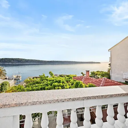 公寓 Coastal Comfort With Balcony