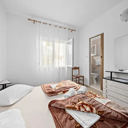 公寓 Coastal Comfort With Balcony