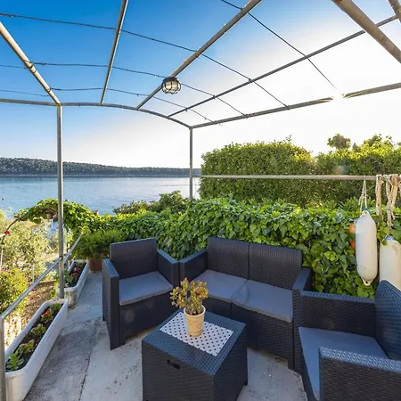 Coastal Comfort With Balcony 公寓 拉布