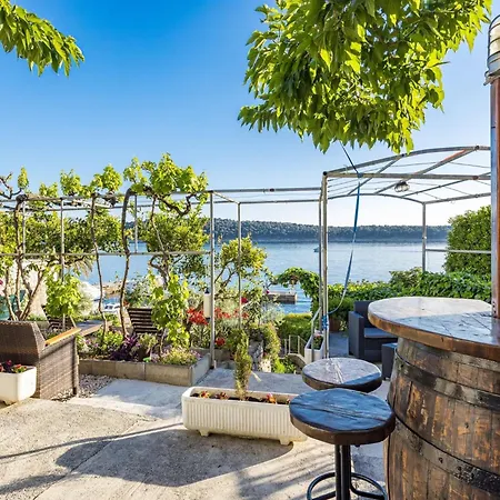 Coastal Comfort With Balcony 公寓 拉布